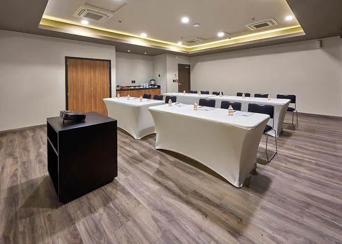 Hotel Express By Marriott Ciudad De Interlomas 3*
